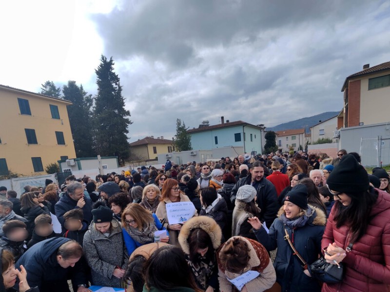 Scuola pubblica e democrazia: il centrodestra fugge dal Consiglio mentre il Governo colpisce Città di Castello