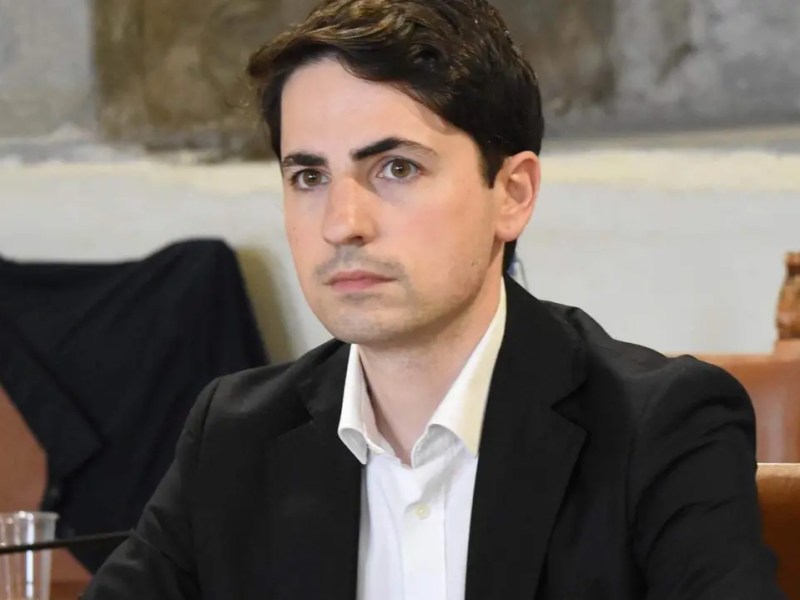 Scuola pubblica, il Consiglio comunale approva la mozione urgente del PD. Gatticchi: “Città di Castello dalla parte dell’Umbria e della Costituzione. Grave l’uscita dall’aula di FdI e FI”